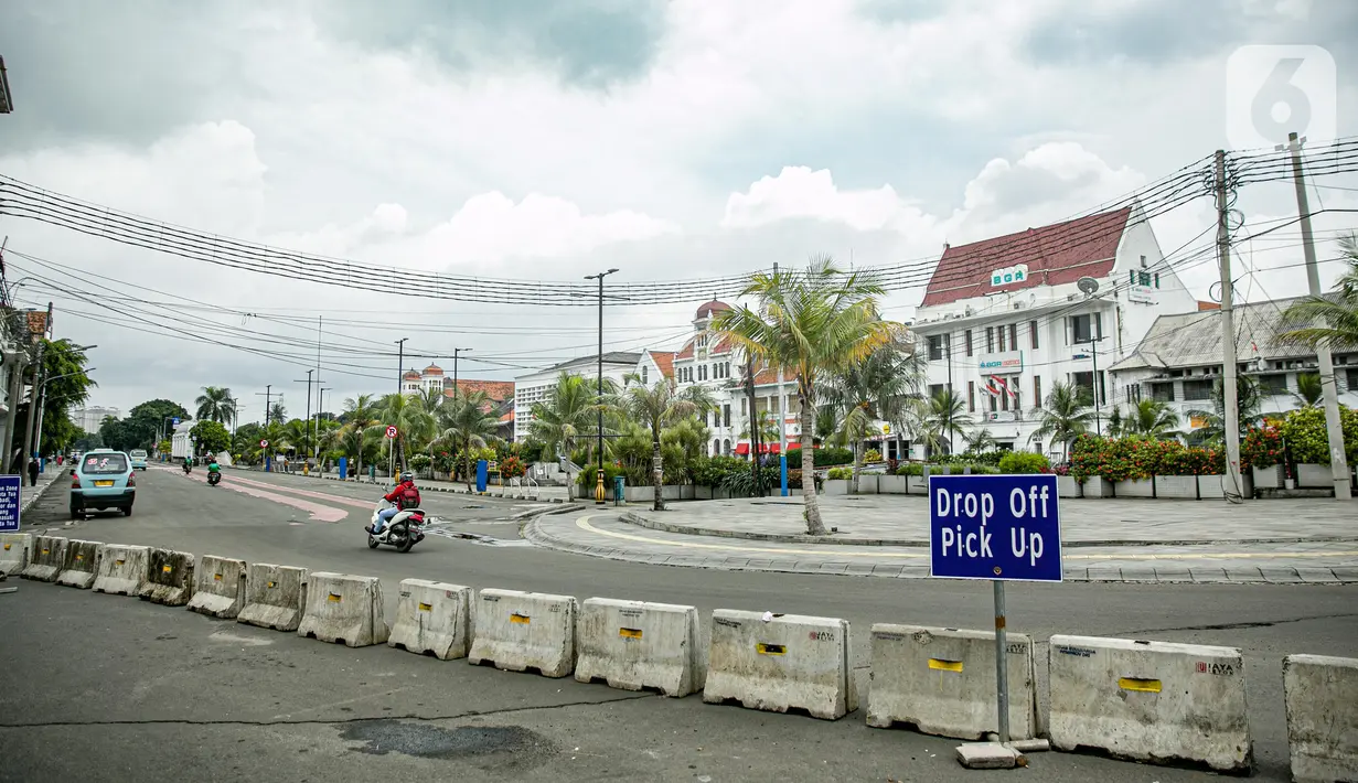 Suasana kawasan rendah emisi Kota Tua, Jakarta, Rabu (17/2/2021). Kualitas udara di kawasan Kota Tua Jakarta membaik setelah kebijakan Low Emission Zone (LEZ) atau Zona Emisi Rendah diberlakukan sejak 8 Februari 2021. (Liputan6.com/Faizal Fanani)