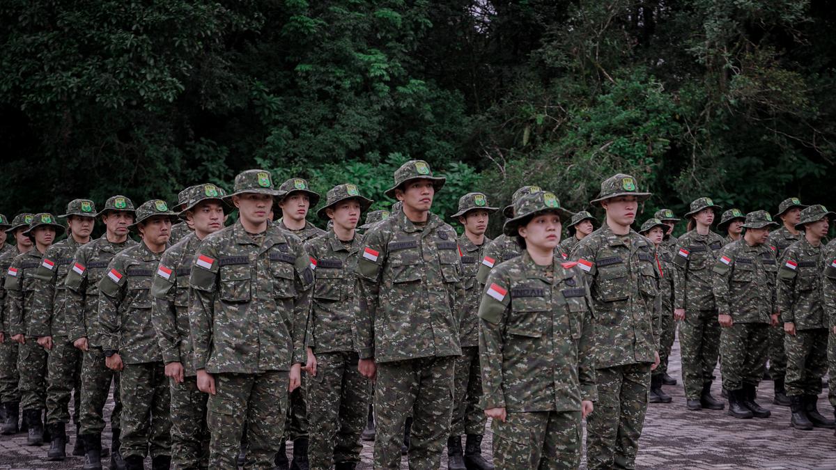 Atlet dan Pelatih Pelatnas PBSI Menempa Diri bersama Kopassus