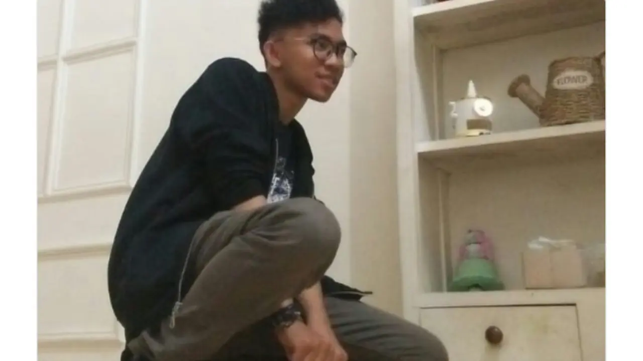 Minta Diedit ke Netizen, 7 Foto Cowok Ini Malah Bikin Ngakak