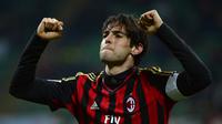7. Kaka - Gelandang yang dikenal religuis ini akhirnya memutuskan pensiun di usia 35 tahun. Kaka merupakan pemain terakhir yang berhasil meraih gelar Ballon d'Or sebelum era Lionel Messi dan Cristiano Ronaldo. (AFP/Olivier morin)
