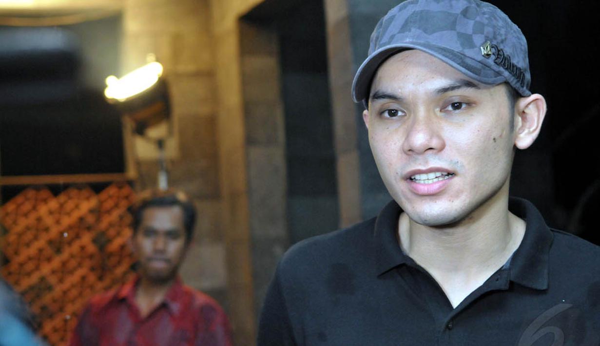 Ditemui di kawasan Cibubur, Jakarta, Ben memberi sinyal jika dirinya dan Marshanda berpotensi untuk rujuk, Jumat (18/7/14). (Liputan6.com/Panji Diksana)