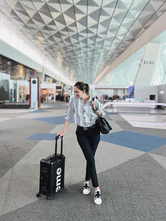 <p>Donna Agnesia dan Darius Sinathrya selalu sukses mencuri perhatian netizen. Selain dikenal sebagai pasangan yang romantis, keduanya kerap jadi inspirasi menjalankan pola hidup sehat. (Instagram/dagnesia)</p>