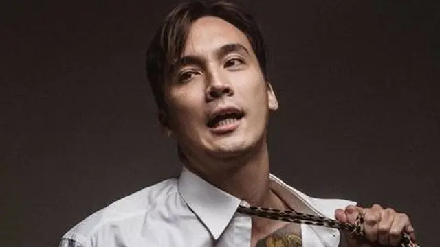 Potret Rendy Kjaernett Pamer Tato di Bagian Dada, Curi Perhatian