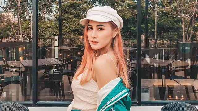 6 Pesona Camelia Putri, Pedangdut asal Surabaya Bak Idol Korea