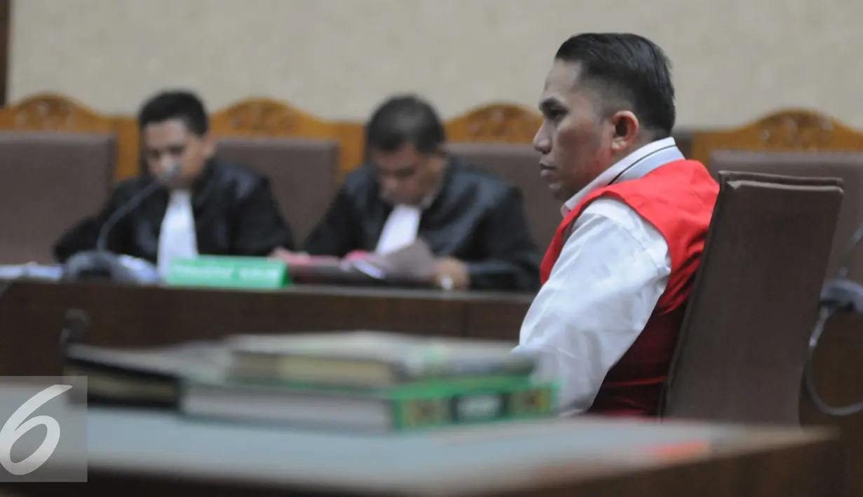 Mantan anggota DPR RI, Fanny Safriansyah alias Ivan Haz menjalani sidang perdana dugaan penganiayaan PRT, Jakarta, Rabu (8/6). Dengan kasusnya ini, Ivan terancam lebih dari lima tahun ‎penjara. (Liputan6.com/Helmi Afandi)