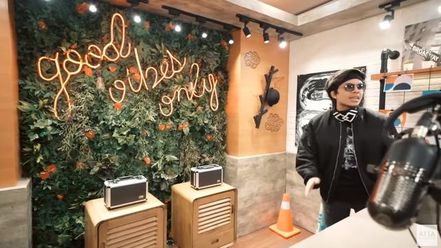 Sandiaga Uno Punya Studio Podcast Keren, Ini 7 Potretnya