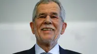 Alexander Van der Bellen menjadi presiden terpilih Austria setelah mengalahkan politisi sayap kanan Norbert Hofer (Reuters)