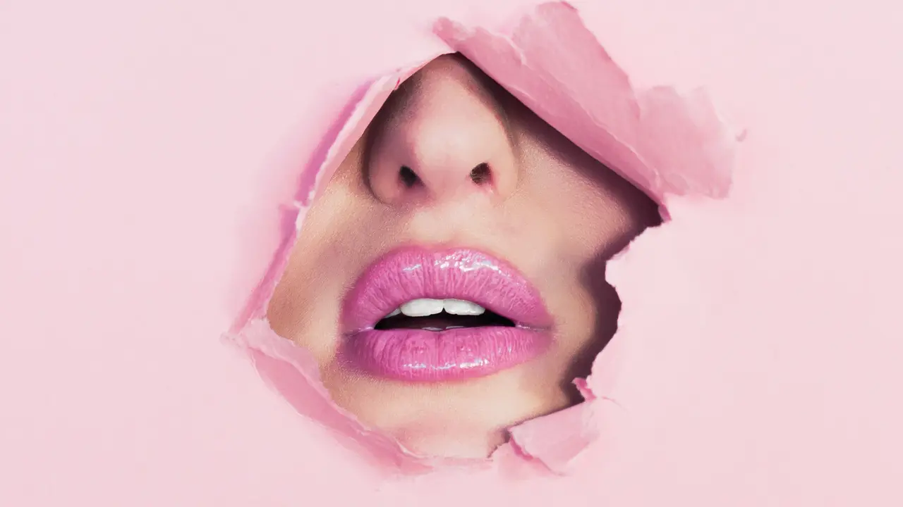 Trends: Lip Glossy untuk Tampilan Bibir Sebening Kaca