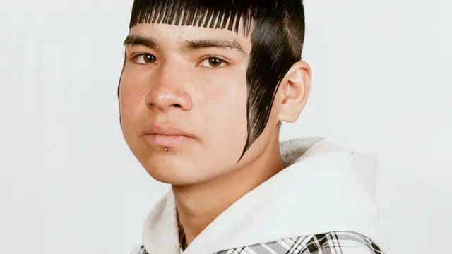 6 Gaya Rambut Berponi Paling Absurd, Enggak Habis Pikir