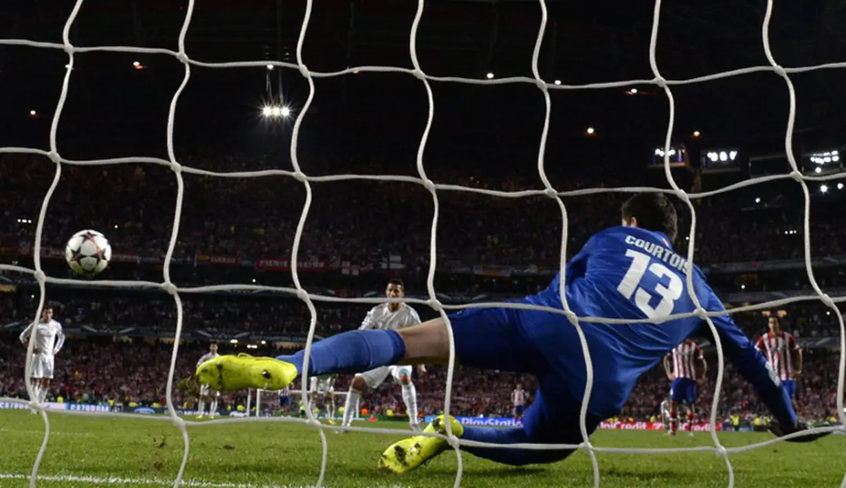 Eksekusi penalti Cristiano Ronaldo di menit 119 menutup pesta Madrid di Estadio da Luz, Lisbon, Portugal, Minggu (25/5/2014) dinihari WIB (AFP PHOTO/FRANCK FIFE)