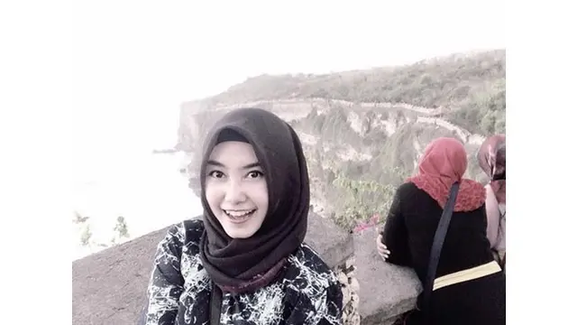 Dalam keterangan bio Instagramnya ia kini telah menjadi seorang ibu.