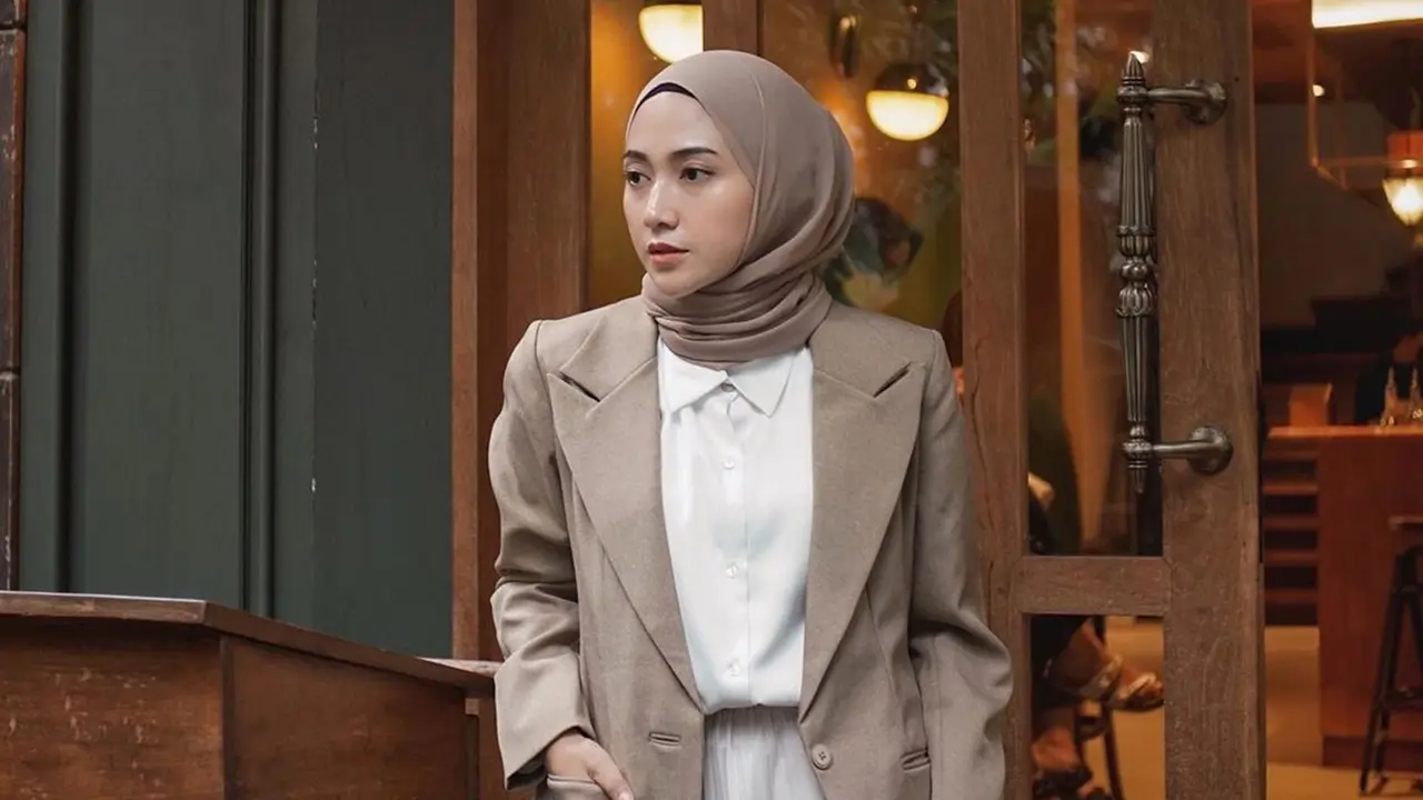 OOTD Nisa Cookie Pakai Jas Ini Tampak Elegan, Selebgram Hits