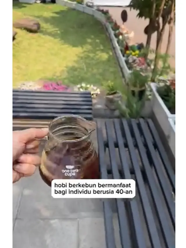 7 Potret Teras Depan Rumah Anji, Halaman Dipakai Berkebun dan Budidaya Sirih China