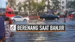Hujan membuat jalanan banjir di Manila, Filipina. Namun, momen ini dimanfaatkan beberapa anak dengan berenang di jalanan banjir tersebut. Meskipun terdapat kendaraan yang lalu lalang.