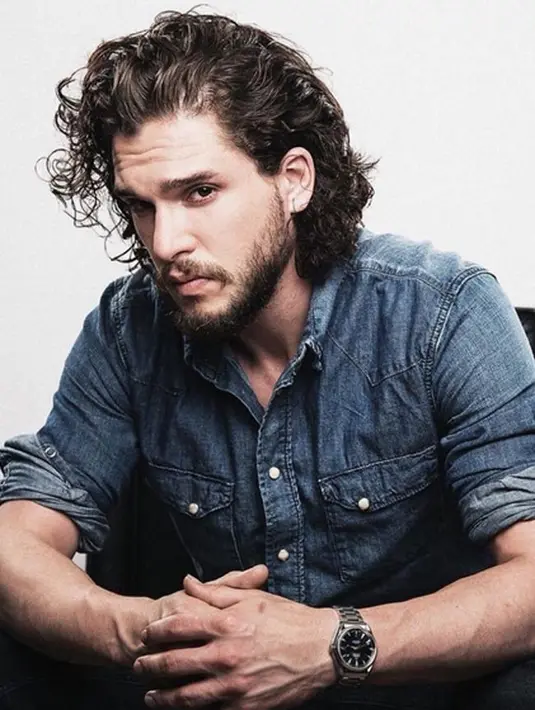 Namun tahun 2016 lalu, tepatnya di bulan April, pasangan kekasih ini memberi tahu publik bahwa mereka telah kembali berpacaran. Pengumuman itu mereka sampaikan saat berada di karpet merah Olivier Awards di London. (Instagram/kitharingtonn)