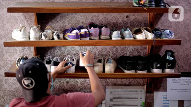 Geliat Bisnis Cuci Sepatu saat PSBB Transisi