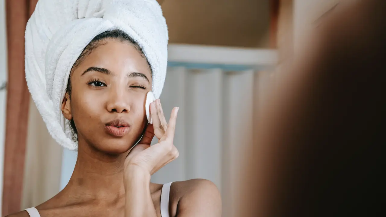 Selain Pembersih Makeup, Ini 3 Manfaat Micellar Water untuk Kulit Wajah
