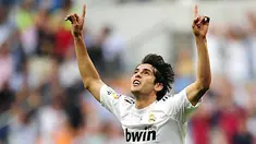 Selebrasi Kaka seusai membukukan salah satu gol kemenangan 3-0 Real Madrid atas Tenerife dalam partai lanjutan La Liga di Santiago Bernabeu, Madrid, 26 September 2009. AFP PHOTO/Pedro ARMESTRE