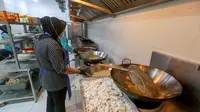 Kementerian Keuangan (Kemenkeu) mencatat realisasi anggaran Makanan Bergizi Gratis (MBG) hingga awal Oktober 2025 mencapai Rp 20 triliun. (merdeka.com/Arie Basuki)