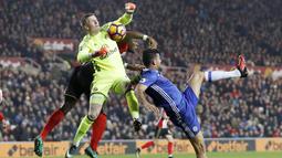 Kiper Sunderland,  Jordan Pickford iberada pada urutan kedua penjaga gawang dengan penyelamatan terbanyak yaitu 67 kali mengamankan gawangnya dari serangan lawan pada laga Premier League. (Action Images via Reuters/Lee Smith)
