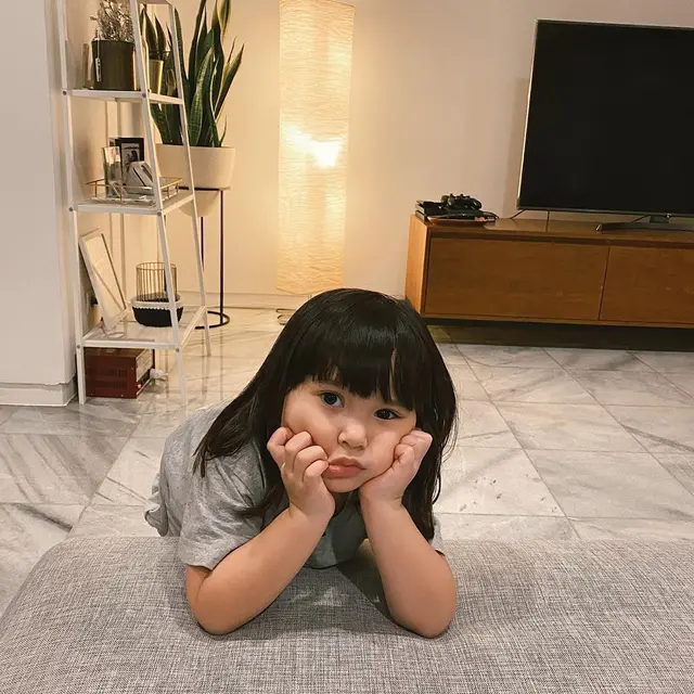 Akan Jadi Kakak, Ini 6 Potret Gemas Alita Anak Alice Norin