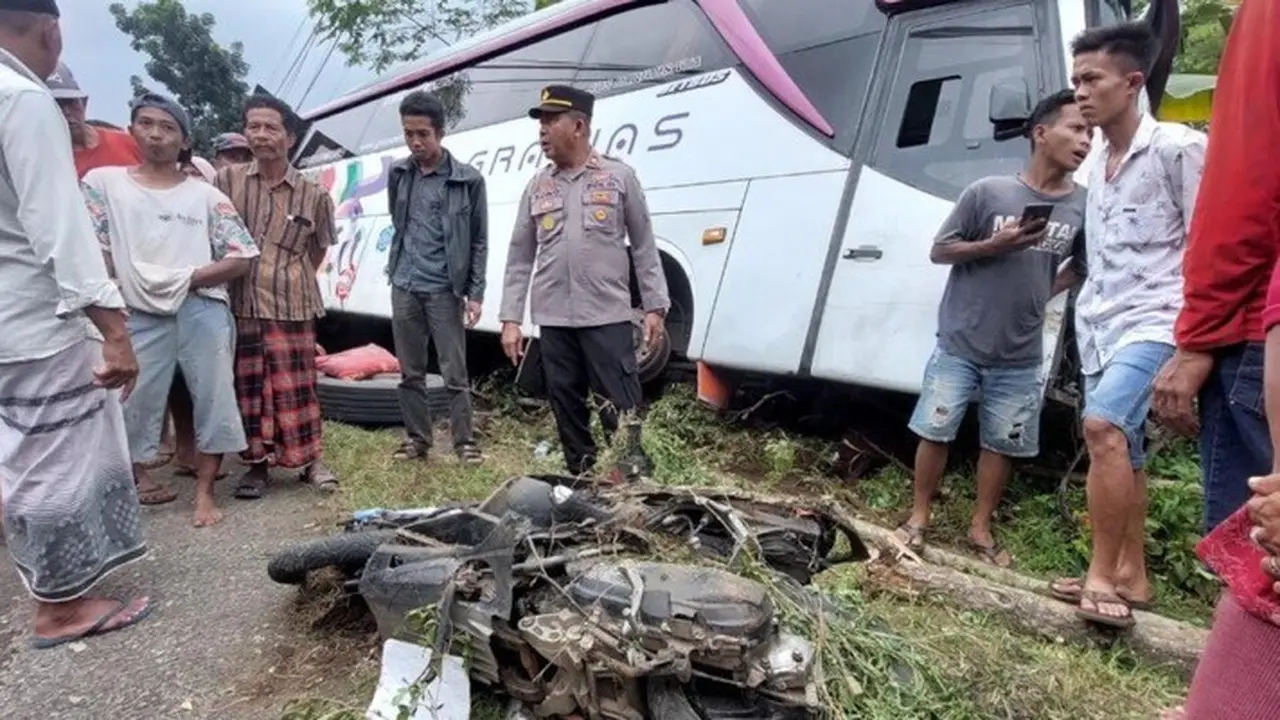 Bus pariwisata pengakut pelajar dari Jakarta  kecelakaan di jalur menuju dstinasi wisata Gunung Bromo (Istimewa)