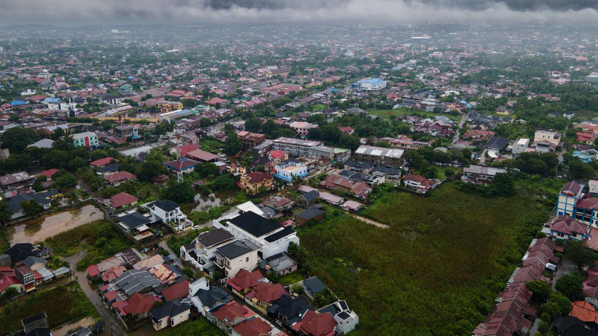 Banjir Sumatera: Distribusi BBM Tersendat, Pertamina Alihkan Pasokan