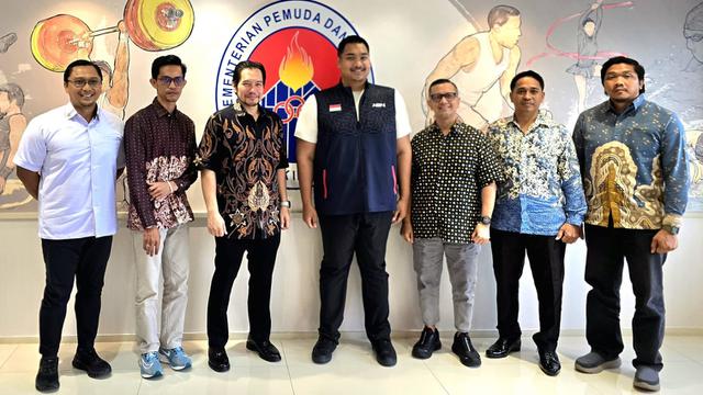 Adil Hakim Bertemu Menpora