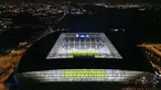 Foto udara yang memperlihatkan para penggemar di dalam stadion baru Everton, Bramley Moore Dock, selama pertandingan uji coba persahabatan antara Everton U18 melawan Wigan U18 di Liverpool, Inggris, Senin (17/02/2025) waktu setempat. (AFP/Paul Ellis)