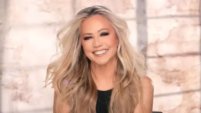 Contoh ilustrasi Makeup tampilkan awet muda