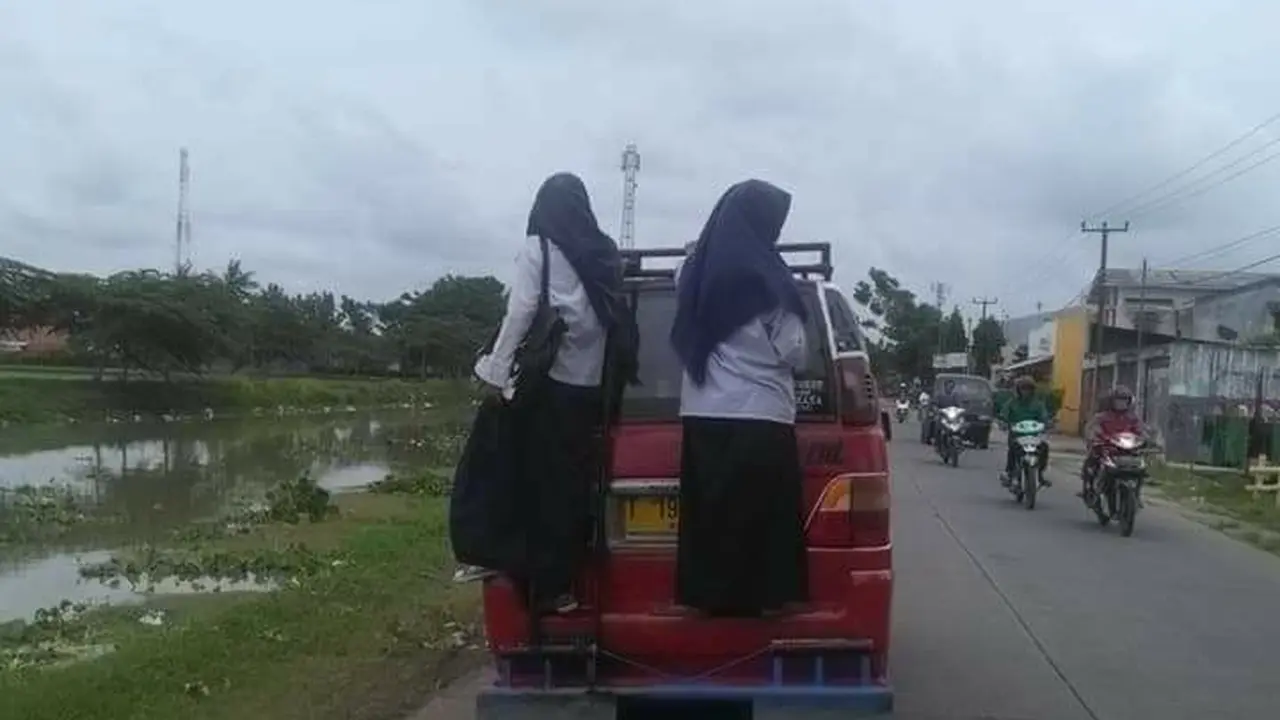 10 Aksi Nyeleneh Saat Berkendara Ini Cuman Ada di Indonesia