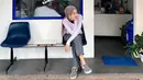 OOTD, gaya hijab, hingga padu padan warna pakaian Lailatul Mufaricha ini selalu cocok. Modis dan stylish, gaya berpakaiannya bisa jadi inspirasi untuk pengikutnya yang masih lajang ataupun yang sudah jadi ibu. Bagikan foto candidnya, Faricha tetap terlihat cantik. Kenakan knit top warna lilac dan celana jeans kemudian dipadukan dengan jilbab warna cokelat, penampilan Faricha kekinian. (Liputan6.com/IG/@lailatul_mufaricha)
