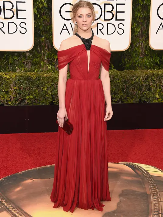 Bintang ‘Game of Thrones’ Natalie Dormer sepertinya gagal untuk membuat penampilannya berkesan. Aktris 33 tahun ini terlihat pendek dengan gaun merah karya J. Mendel ini. (AFP/Bintang.com)