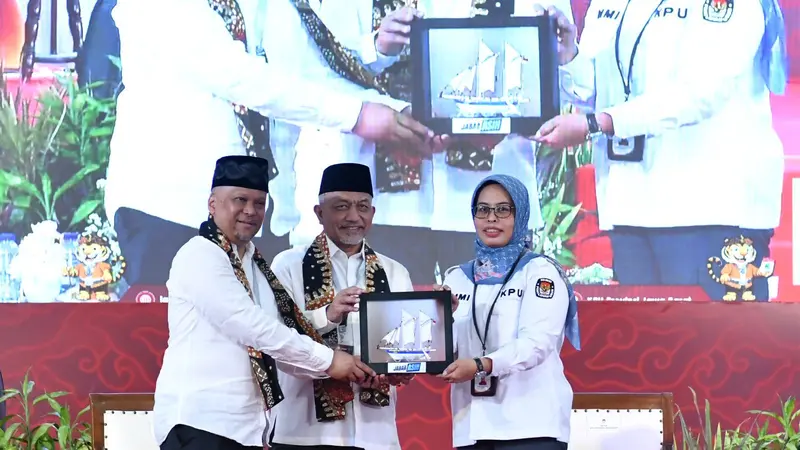 Ahmad Syaikhu-Ilham Habibie resmi mengumumkan pencalonan mereka di Pemilihan Gubernur (Pilgub) Jawa Barat, Kamis (29/8/2024). (Merdeka.com/Nur Habibie)