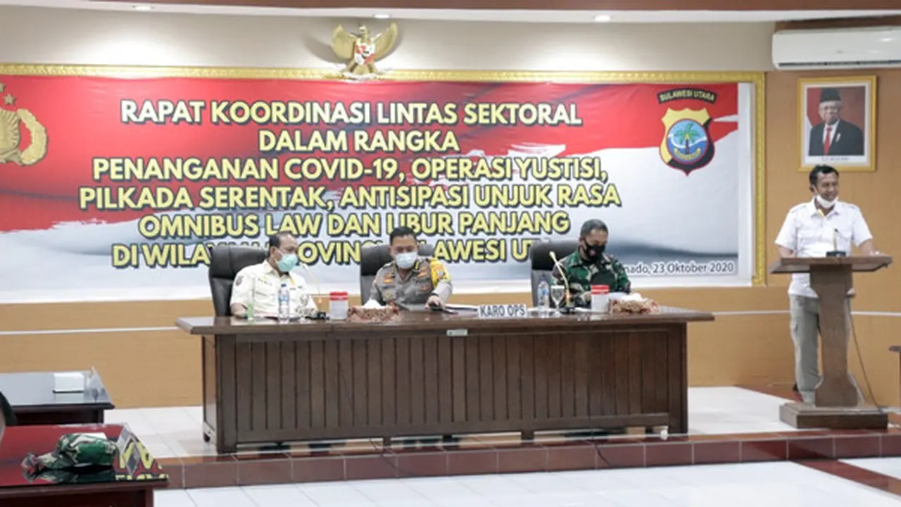Kapolda Sulut Irjen Pol RZ Panca Putra memimpin rapat pembahasan sejumlah isu aktual di Sulut.