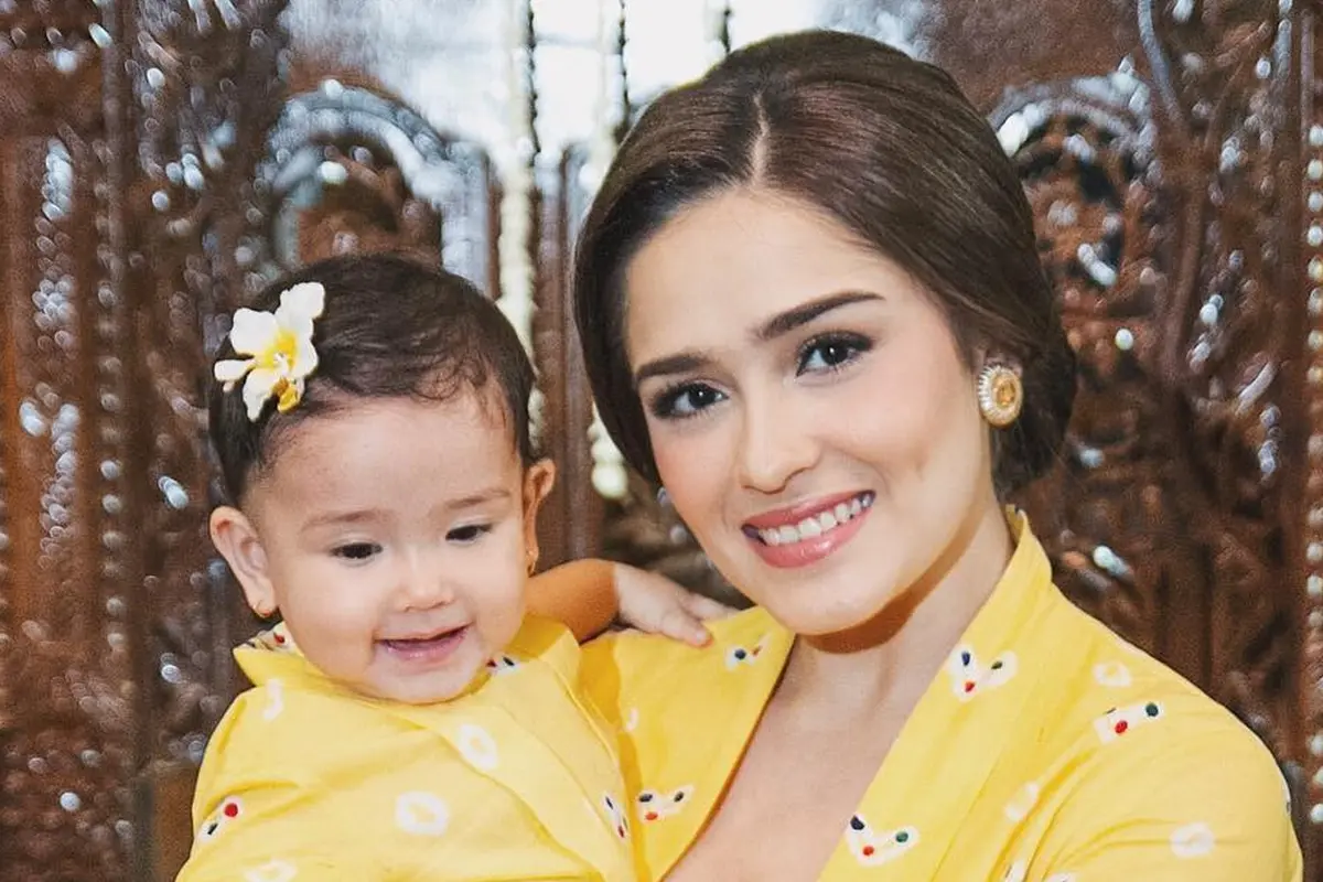 [Bintang] Rayakan Hari Kartini, Ini 8 Foto Cantik Artis Indonesia Saat Kenakan Kebaya