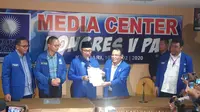 Zulkifli Hasan mendaftarkan diri sebagai calon Ketua Umum (Caketum) PAN di Hotel Claro, Kendari, Sulawesi Tenggara, Senin (10/2/2020). (Liputan6.com/Nanda Perdana Putra)