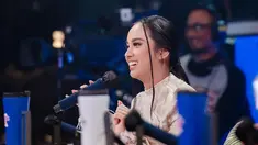 Idola Cilik 2022 menjadi ajang pencarian bakat pertama untuk Lyodra Ginting didapuk sebagai juri. Meski baru pertama kali, penyanyi muda kelahiran Medan, Sumatera Utara ini sudah sangat cocok menjadi juri. Komentar dan masukan yang diberikan Lyodra disebut berbobot dan membangun. (Liputan6.com/IG/@lyodraofficial)