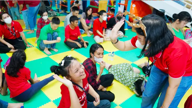 J&T Express Bagikan 35 Paket Kebahagiaan bagi Anak-anak Penyandang Disabilitas