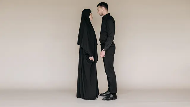 Ikhtilat Adalah Interaksi antara Laki-Laki dan Perempuan yang Bukan