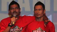 Bambang Pamungkas (kiri) dan Ismed Sofyan di acara salah satu sponsor tim, Specs di Plaza Senayan, Jakarta, Senin (10/12/2018). (Istimewa)