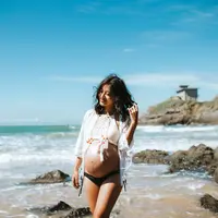 Ilustrasi kehamilan | unsplash.com/@anthonytran dan unsplash.com/@jonathanborba