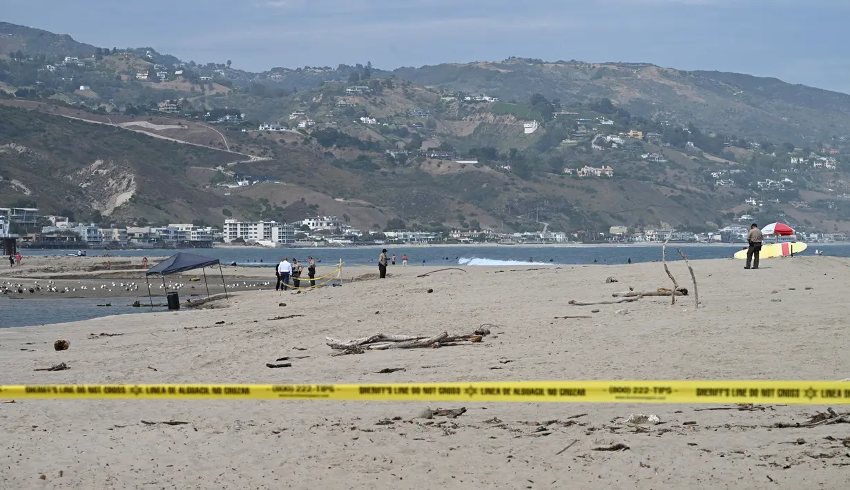 Mayat yang dimasukkan ke dalam drum ditemukan pada 31 Juli 2023 di Pantai Malibu, hotspot mewah California yang dicintai oleh orang kaya dan terkenal, kata polisi. (AFP/Robyn Beck)
