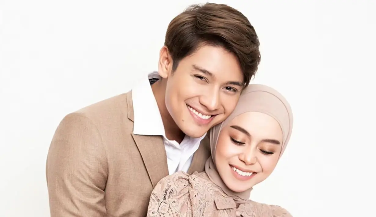 Rizky Billar dan Lesti Kejora kembali mencuri perhatian netizen. Pasangan selebriti ini diketahui baru saja menjalani pemotretan dengan fotografer ternama Rio Motret. (Liputan6.com/IG/@riomotret)