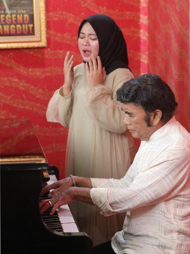 Rhoma Irama Duet dengan Anisa Rahman