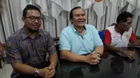 Presiden NPC Indonesia, Senny Marbun (tengah) saat menggelar konferensi pers penundaan ASEAN Para Games (APG) Filipina 2020, Selasa (11/2/2020). (Bola.com/Vincentius Atmaja)