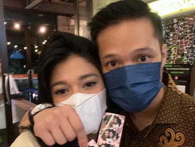 Setelah go public pada Mei 2022 lalu, Naysila Mirdad kini nggak segan lagi unggah momen manis bareng pacar,  Arfito Hutagalung. (FOTO: instagram.com/naymirdad/)
