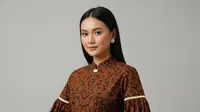 8 Inspirasi Batik Brokat Modern Lengan Panjang, Elegan untuk Berbagai Acara