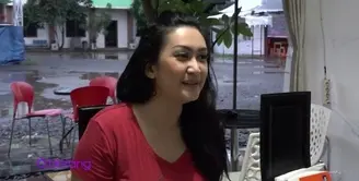 Nafa Urbach banyak melihat dukungan dan kepedulian para artis untuk Ibu Rosida, penderita kanker yang sempat tinggal di gerobak. Melihat keadaan Ibu Rosida, Nafa pun ikut prihatin dan berharap bisa ikut membantu.