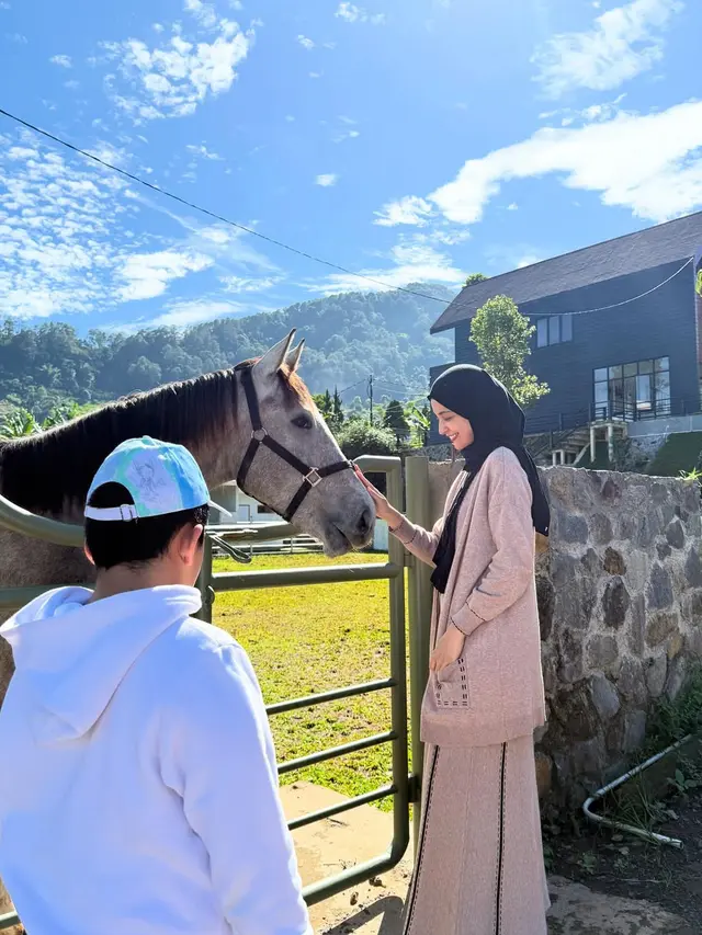 Suasana Rumah Baru Shireen Sungkar di Puncak